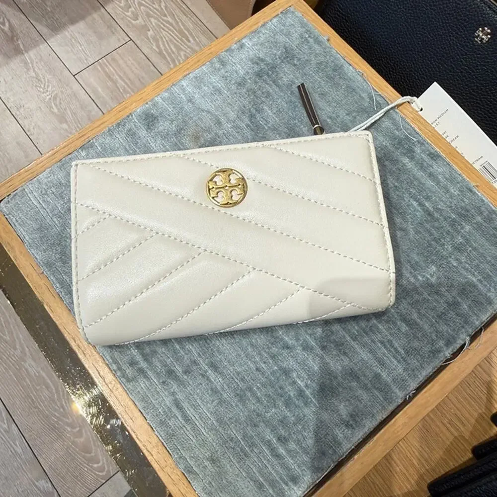 New‼️Tory Burch Willa Chevron Medium Wallet 187361 Light Cream $250